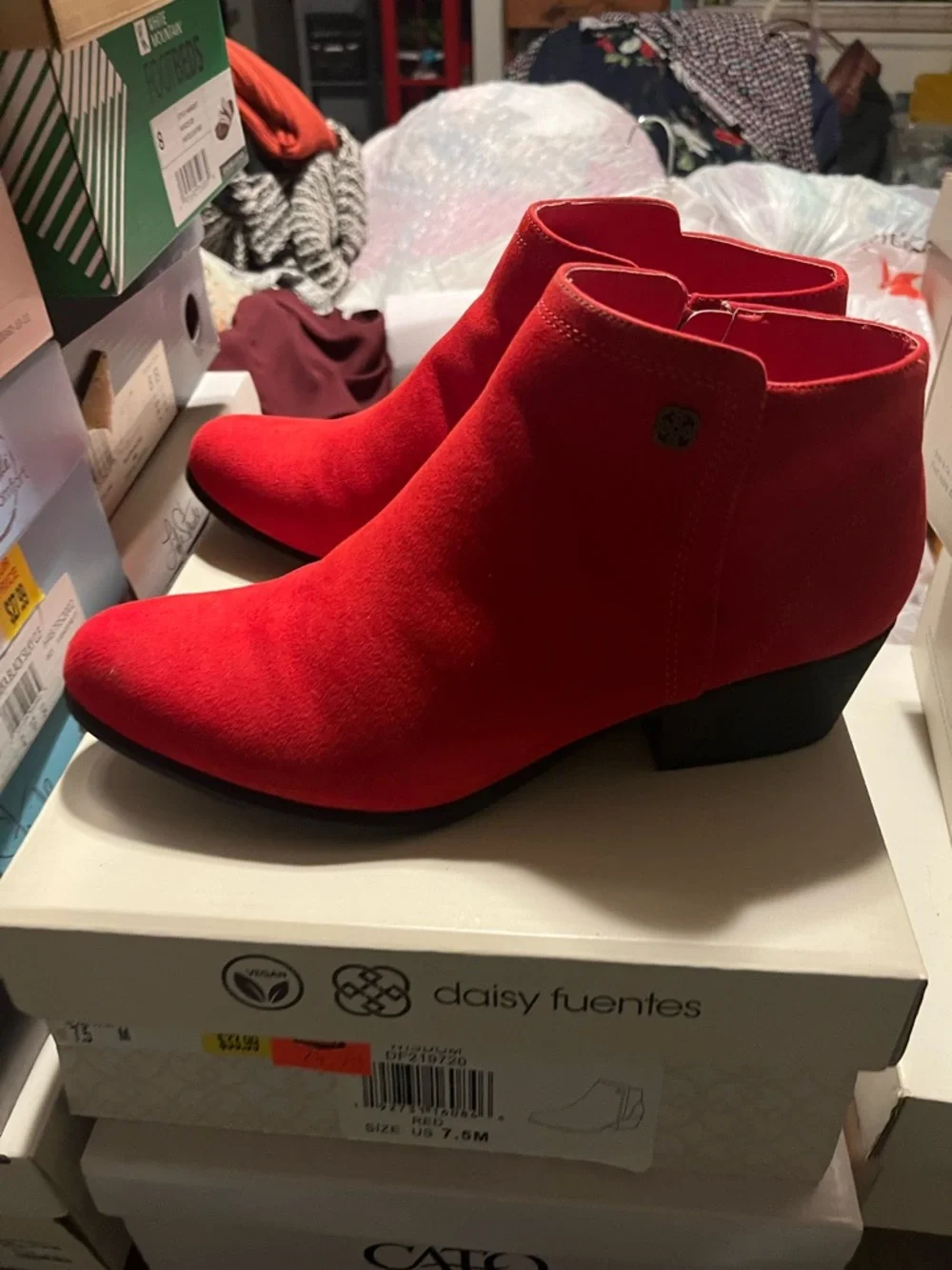 Daisy Fuentes Red Suede Ankle Booties - Picture 3 of 6